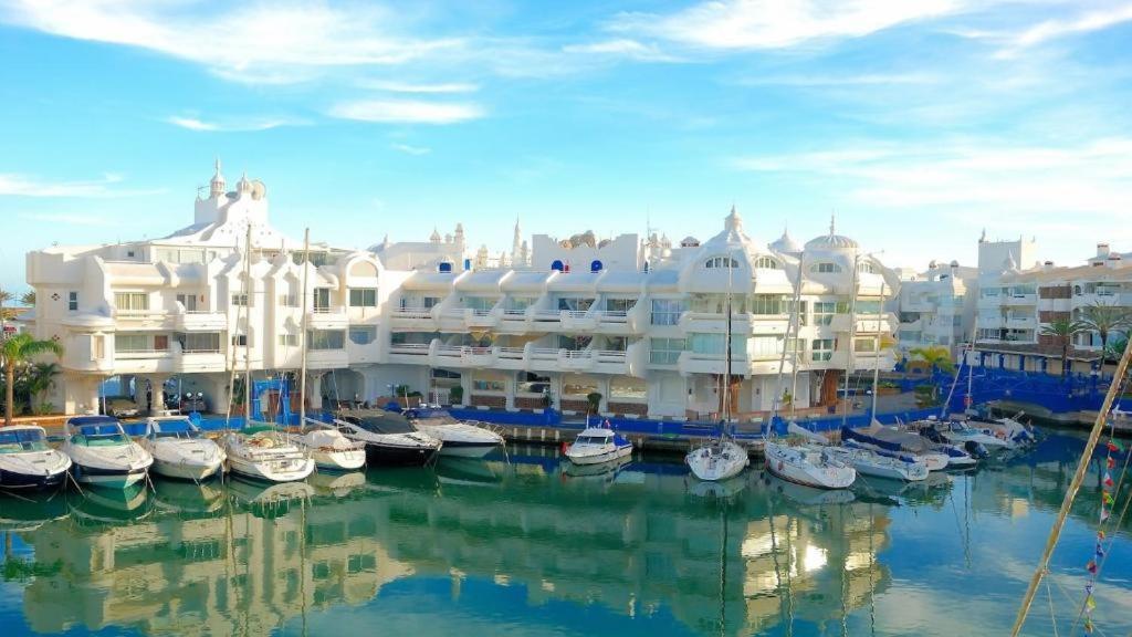 Apartamentos Benalmarina Málaga Buitenkant foto